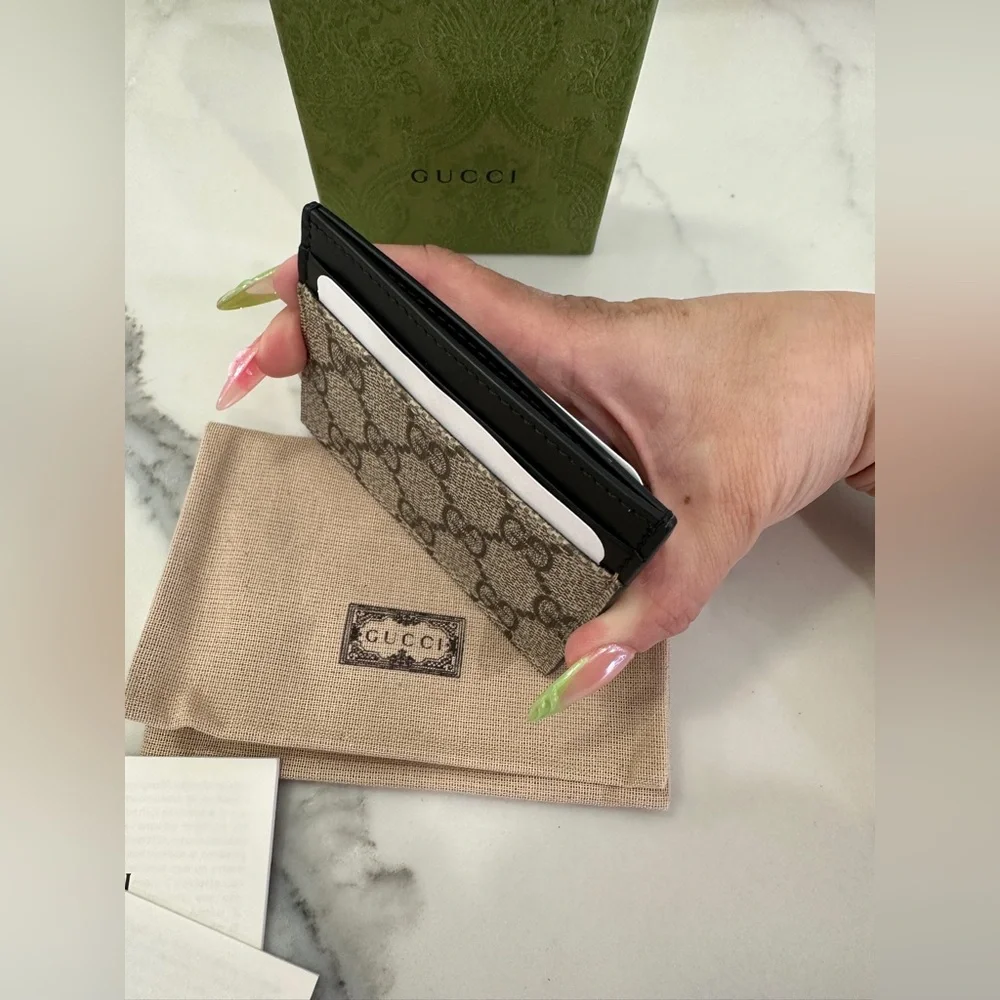 Never used Gucci Beige Brown GG Canvas Card Holder with Black Leather Trim - Picture 3 of 5